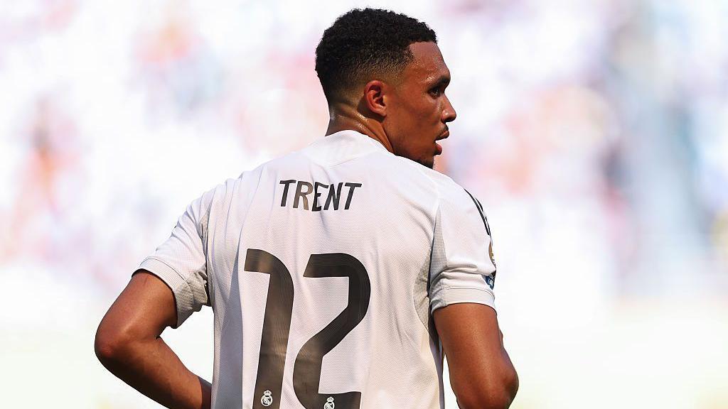 Alexander Arnold Adaptasi Real Madrid Santiago Bernabéu