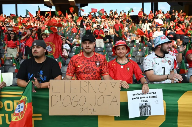 Diogo Jota Dukungan Total dari Tribun